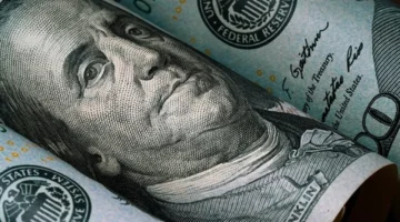 قفزة جديدة.. الدولار يرتفع أمام الجنيه في البنوك والسوق الموازية 28 نوفمبر 2025